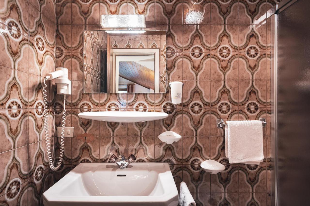 Garni Iosc Hotel Сан Вигилио ди Маребе Екстериор снимка
