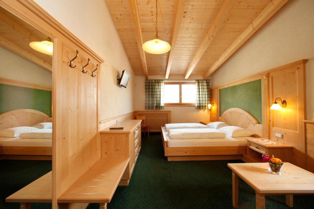 Garni Iosc Hotel Сан Вигилио ди Маребе Екстериор снимка