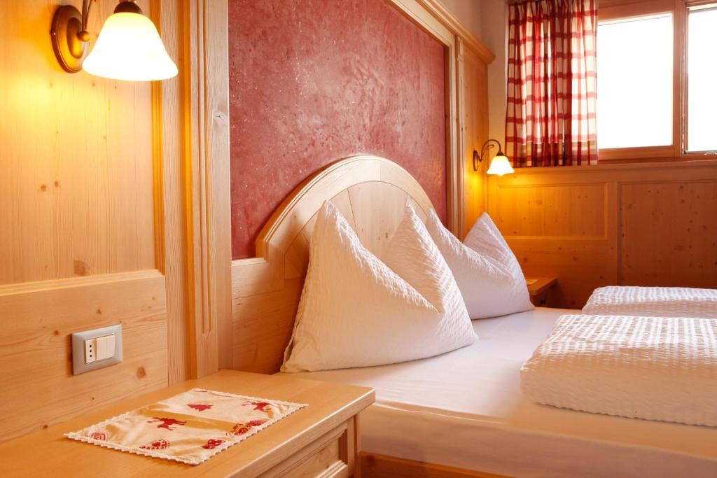 Garni Iosc Hotel Сан Вигилио ди Маребе Екстериор снимка