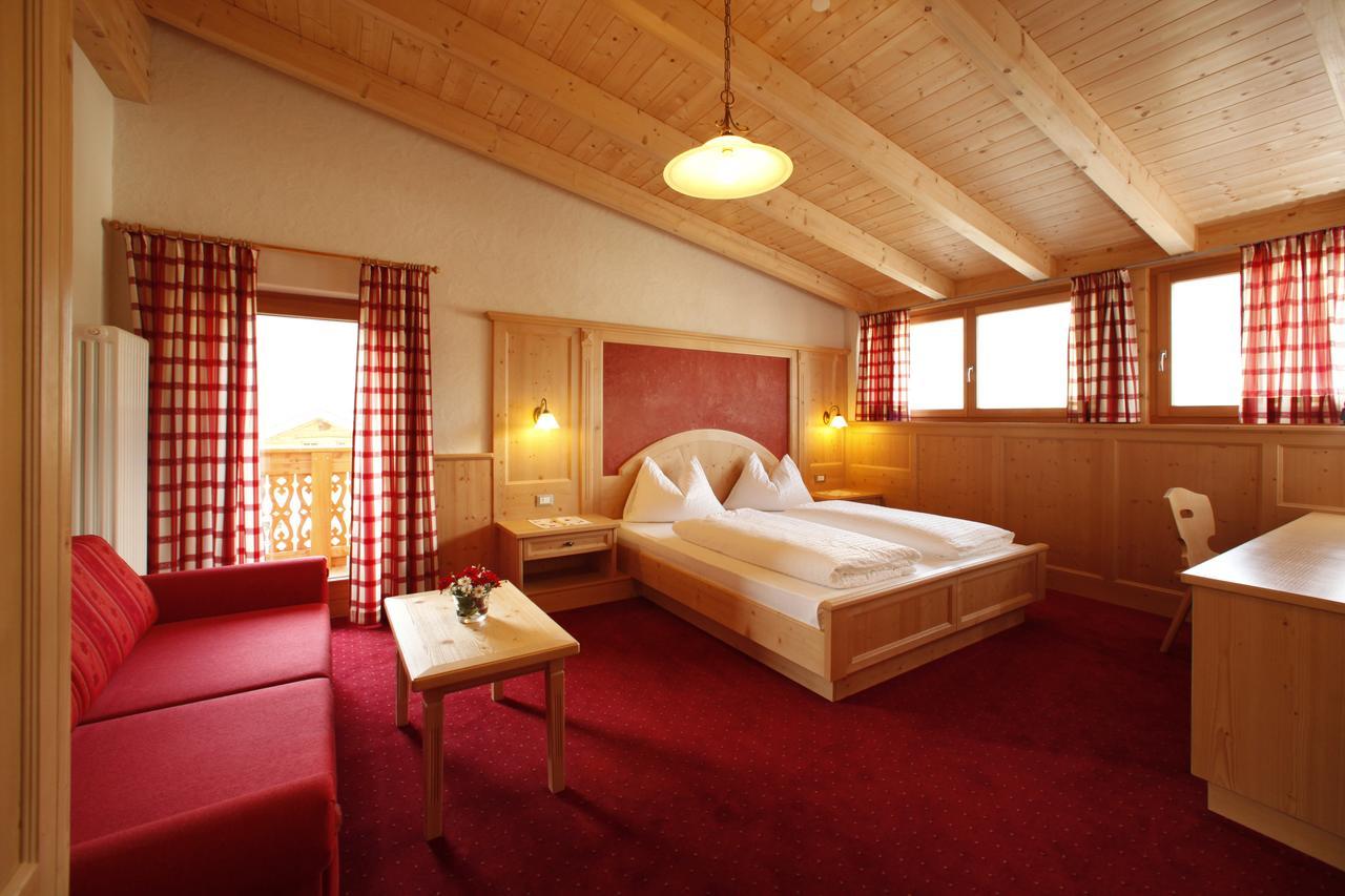 Garni Iosc Hotel Сан Вигилио ди Маребе Екстериор снимка